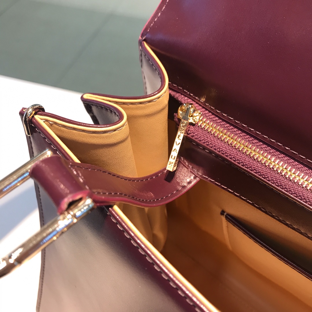 델보 브리앙 박스백 미듐